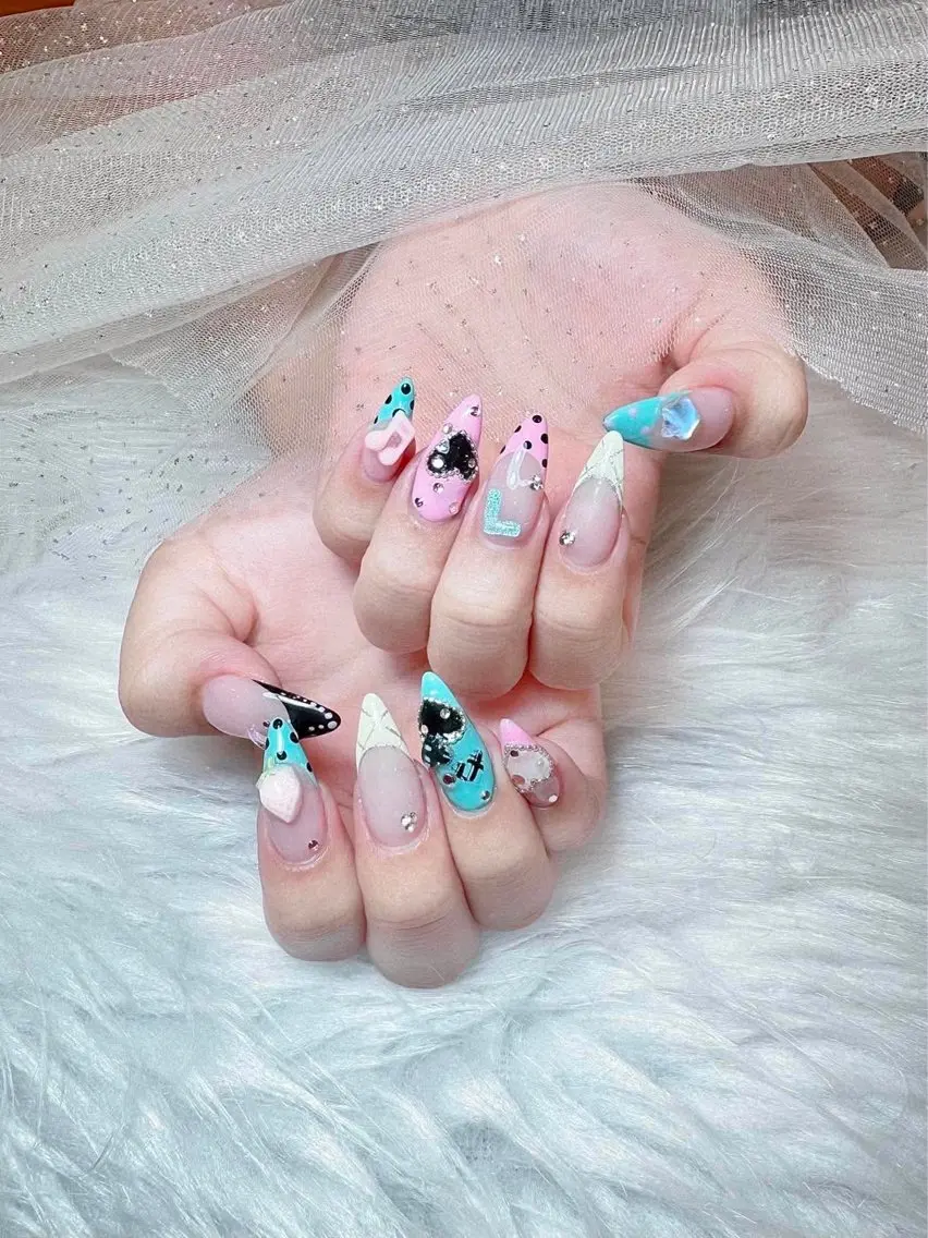 ネイル アートネイル ジェルネイル 韓国ネイル ニュアンスネイル ワンカラーネイル ハンドネイル Queen Nail Salonのネイルデザイン