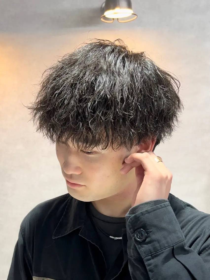 ショート パーマ メンズ センターパート マッシュ メンズパーマ ツーブロック 刈り上げ カット パーマ ヘッドスパ ヘアセット センターパート マスターかずまのヘアスタイル