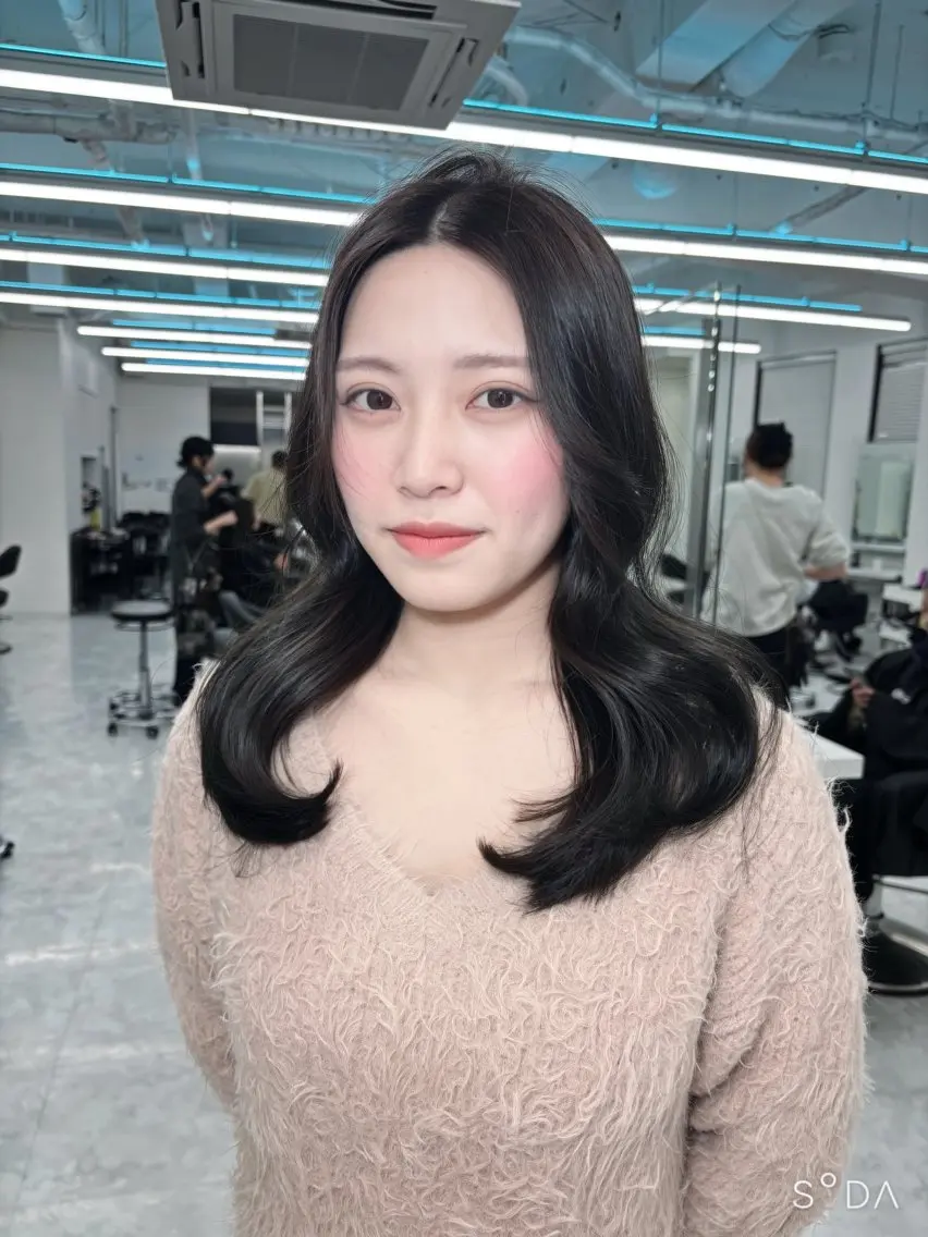 セミロング ボブ 顔周りカット 髪質改善 韓国風ヘア レイヤーカット カット ヘアカラー トリートメント 顔まわりレイヤー/諒 オリーブカラー/天神のヘアスタイル