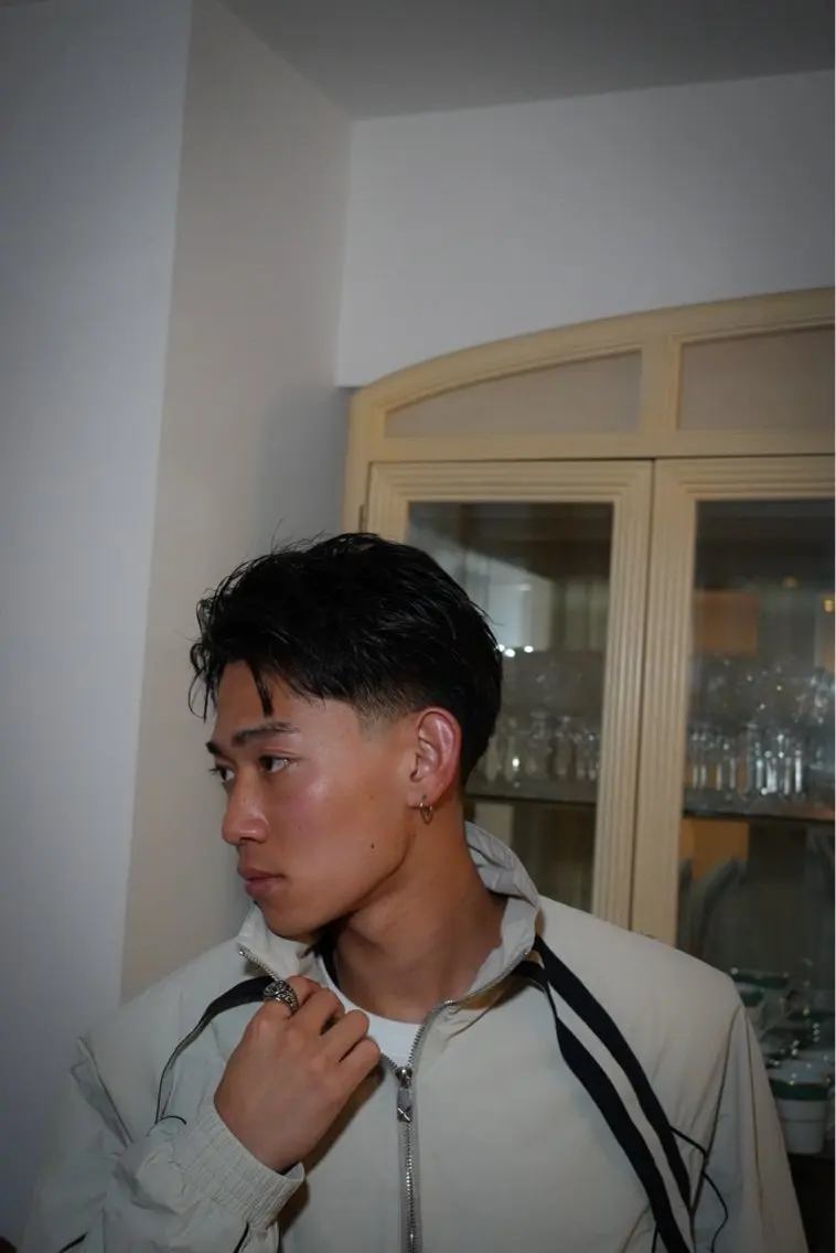 メンズ センターパート 小泉 慶英のヘアスタイル