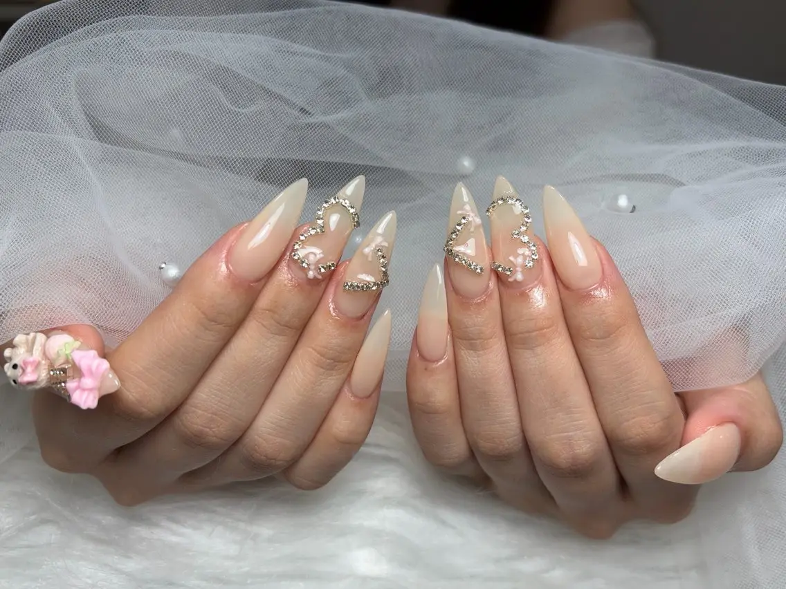 ネイル アートネイル 長さ出し ジェルネイル 韓国ネイル マグネットネイル ハンドネイル Cloudy Chan Nailのネイルデザイン