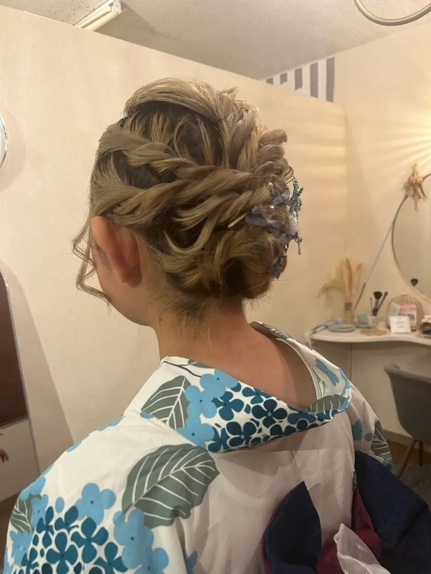 ミディアム ヘアセット 小顔矯正　まつ毛 Komaci篠田敦子のヘアスタイル