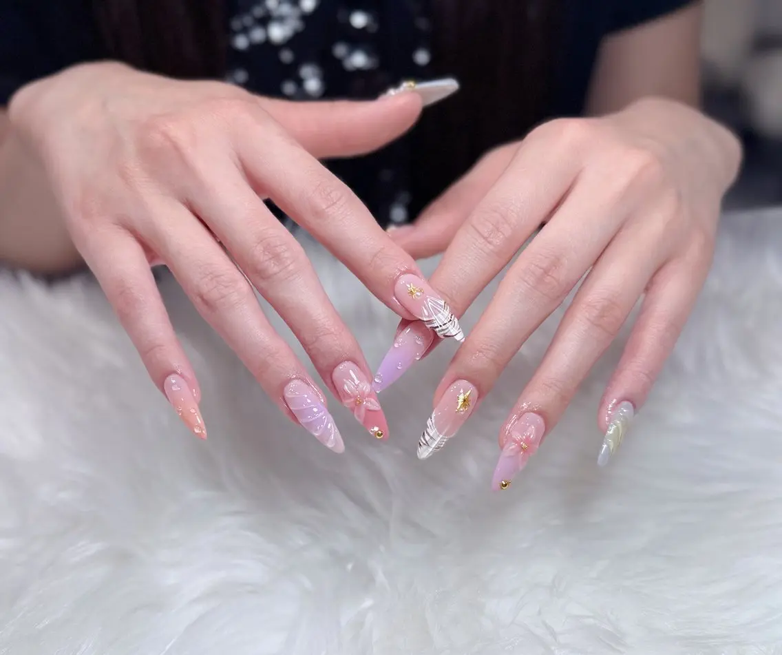 ネイル オーロラネイル チークネイル フットネイル フレンチネイル ジェルネイル ハンドネイル Nichi Nailsのネイルデザイン