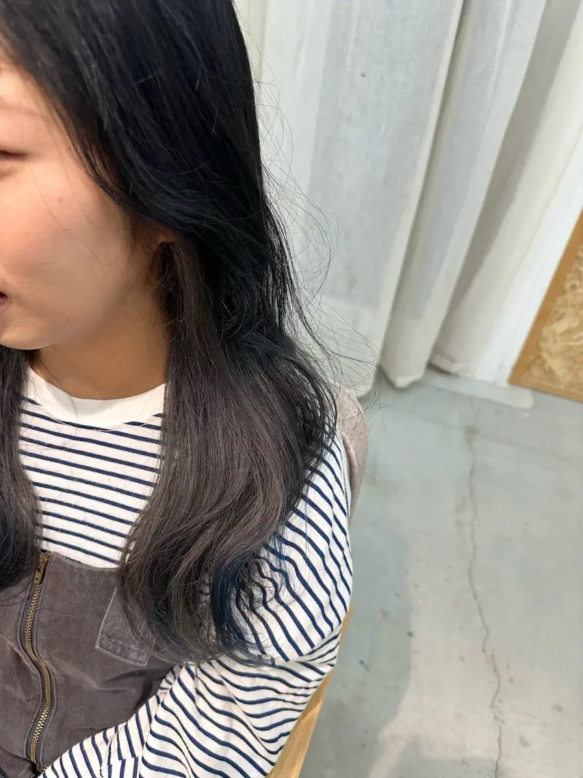 ロング カラー 黒髪 ブルーカラー ブルーブラック シルバー 松本 莉央のヘアスタイル