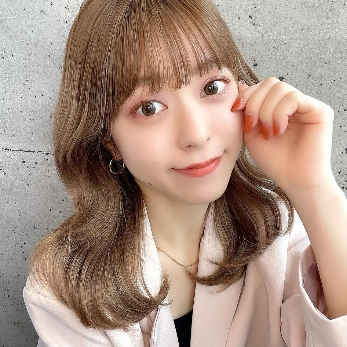 ミディアム カラー パーマ ヘアアレンジ ベージュカラー イルミナカラー 髪質改善 韓国風ヘア トリートメント 骨格別小顔カット/ 顔周りカット/金井のヘアスタイル