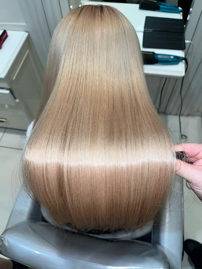 ロング ハイトーンカラー🤍 やない せいらのヘアスタイル