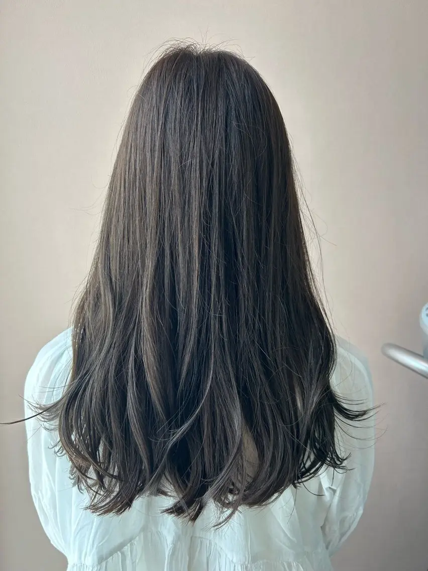 ロング カラー ベージュカラー オリーブベージュ hubhair レイヤー/透明感のヘアスタイル