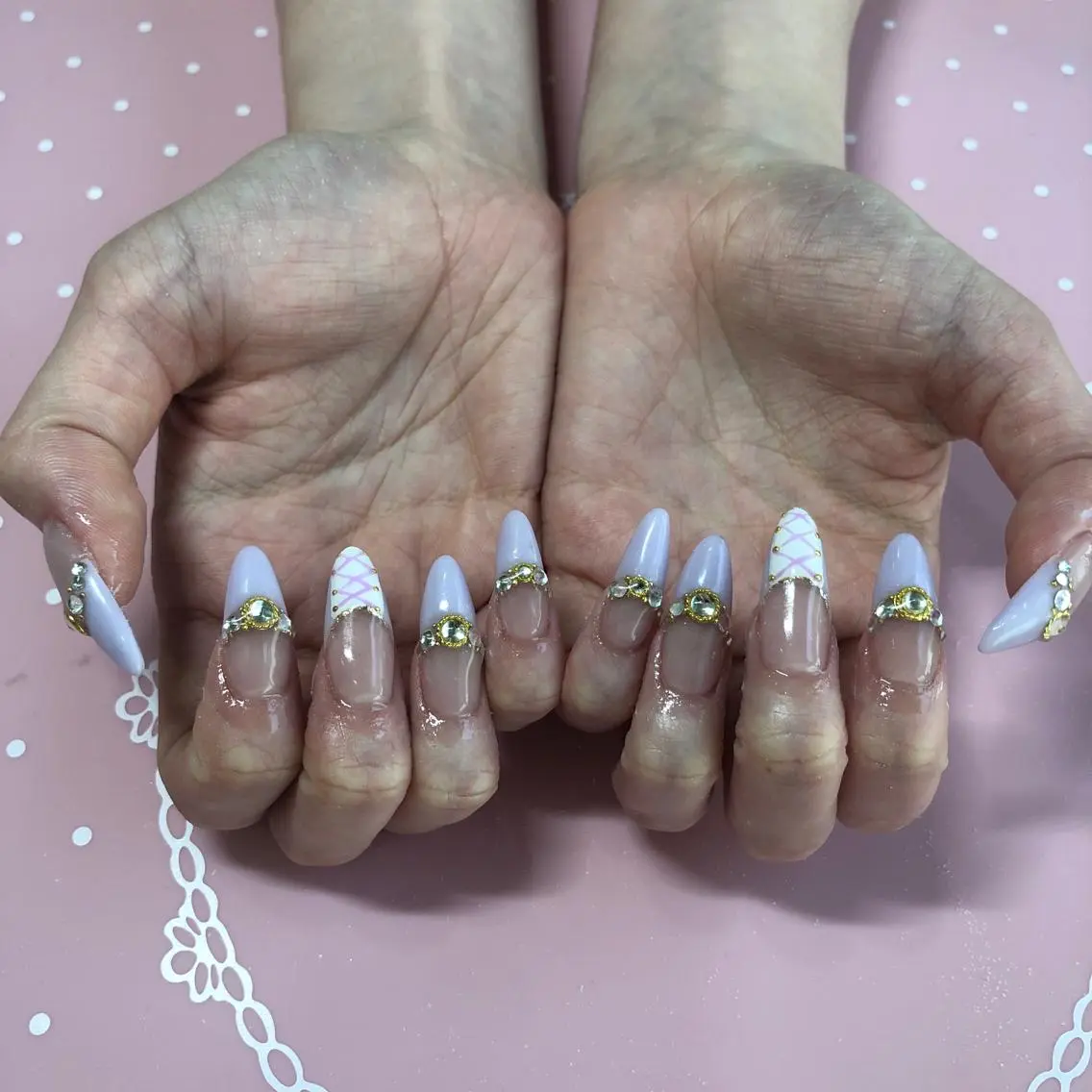 ミディアム ネイル アートネイル フレンチネイル ハンドネイル 《LB》ラブリエ Nail&eyeのマツエク・マツパデザイン