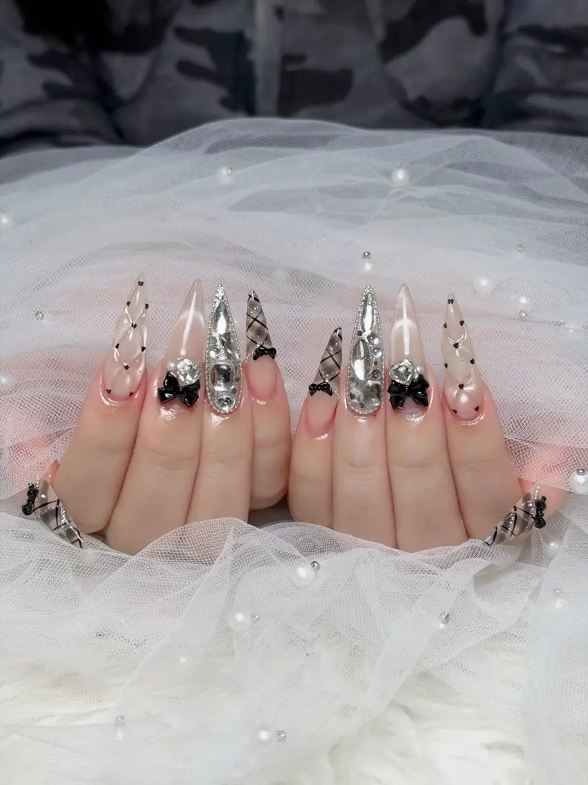ネイル チークネイル ドット フレンチネイル グラデーション ハート ハンドネイル Julli NailStudioのネイルデザイン