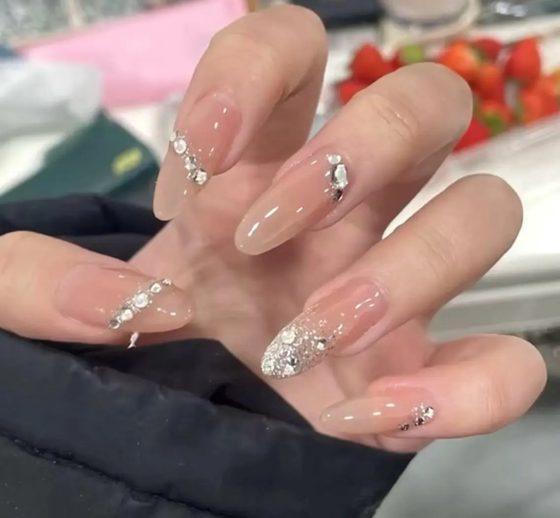 ネイル チークネイル 長さ出し フラワーネイル フレンチネイル ガーリー SunNail池袋駅 ワンホンネイルのネイルデザイン