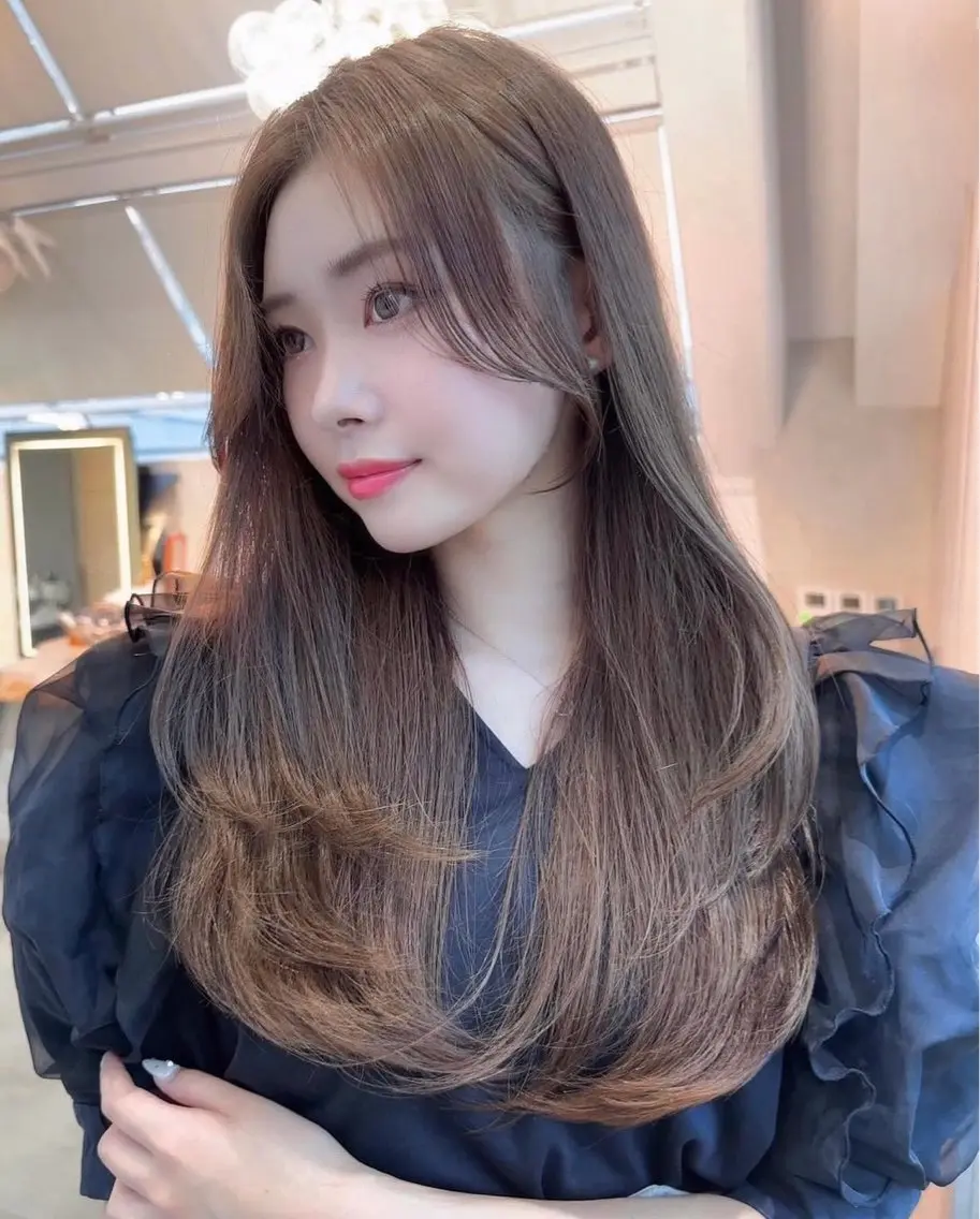 前髪 顔周りカット✂️ + ポイント縮毛矯正🩵✨の写真