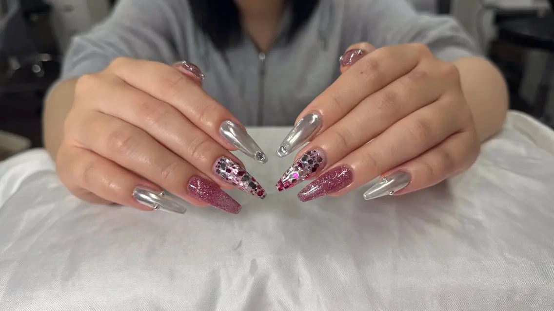 ネイル フラッシュネイル フレンチネイル ジェルネイル グラデーション 韓国ネイル ハンドネイル Lya Nail Salonのネイルデザイン