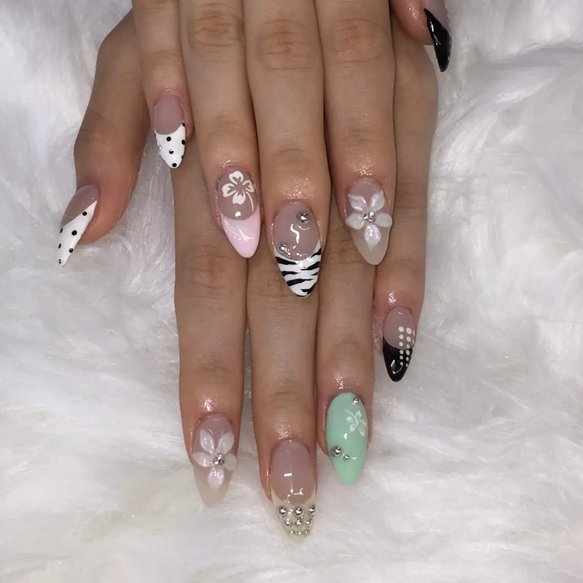 ネイル ハンドネイル cocoro🖤 猫爪/y2kネイルのネイルデザイン