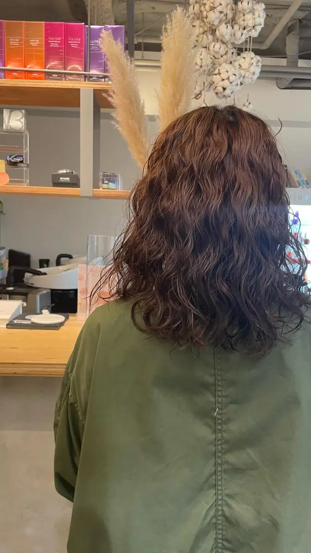 レディースパーマ+カット👩🏻🦱✂️の写真