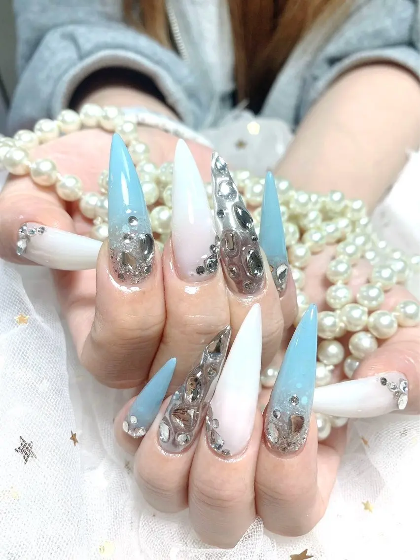 10本チップ長さ出し+デザイン💅+オフ込み+ストーンパーツ無制限付け放題の写真