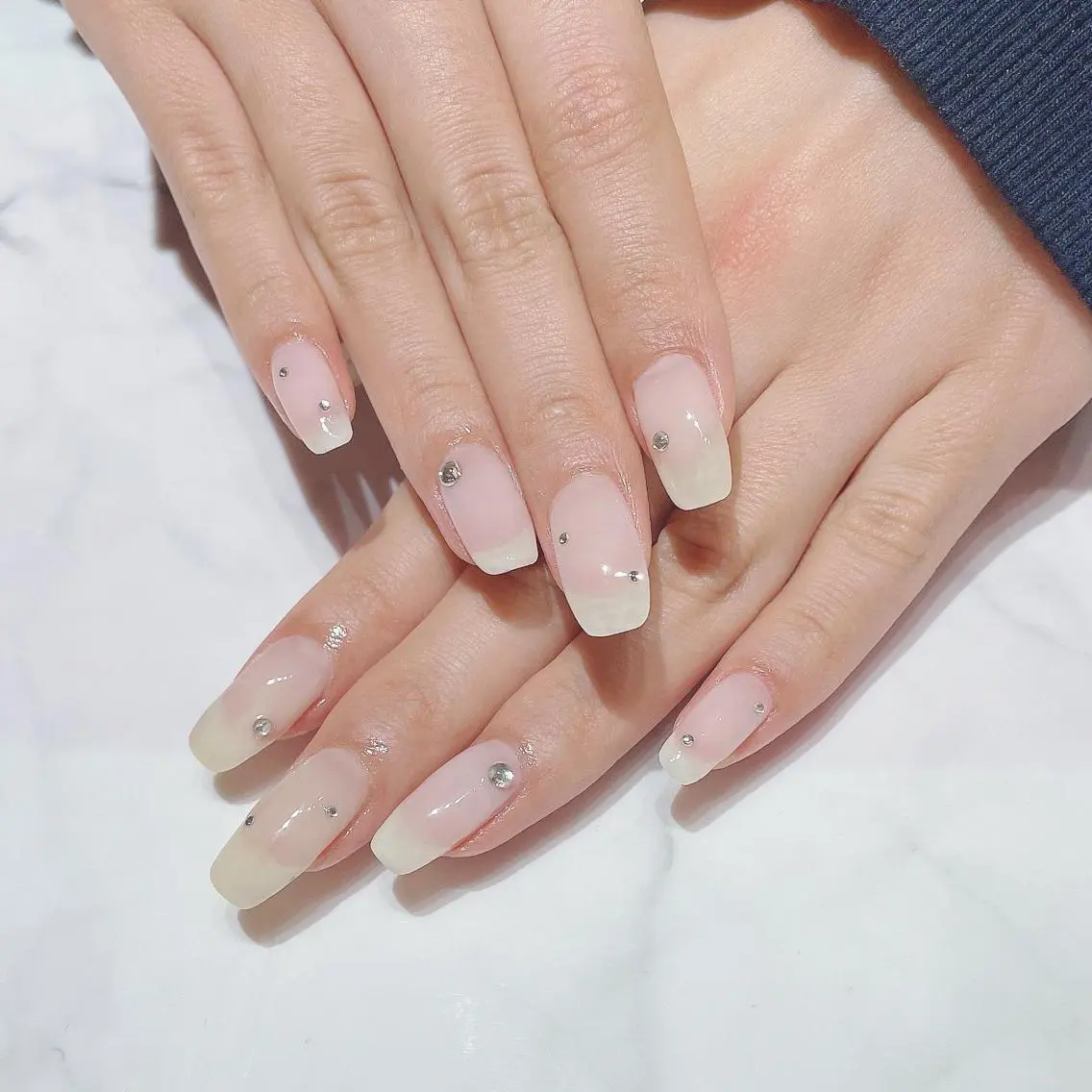 ネイル ワンカラーネイル ストーンネイル ネイルサロン Belleのネイルデザイン
