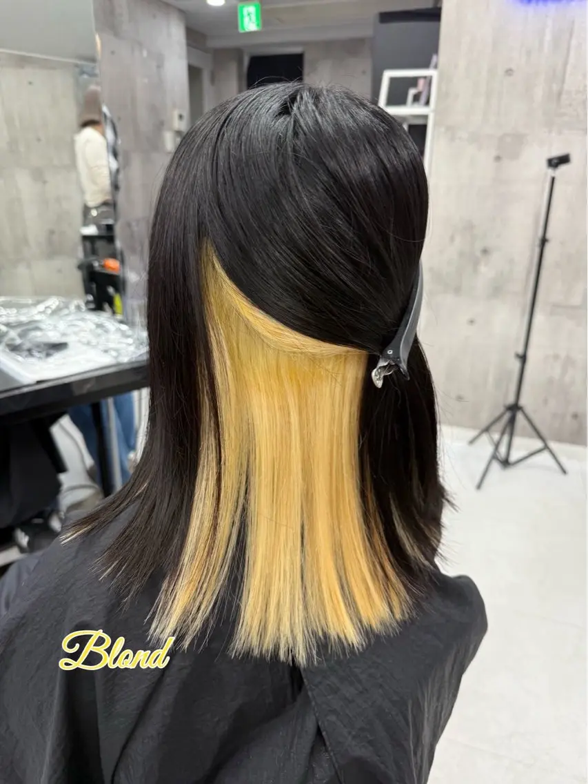 ミディアム カラー メンズ メンズバレイヤージュ メンズブリーチ メンズハイライト メンズハイトーン メンズインナーカラー ヘアカラー トリートメント ☁️かずき☁️青.紫 推し活カラー💫のヘアスタイル