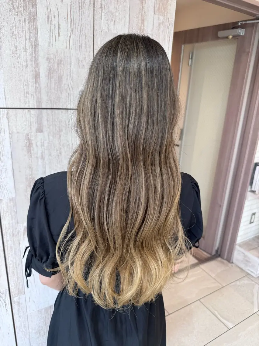 ロング カラー バレイヤージュ レイヤーカット カット ヘアカラー トリートメント ✨カラーの悩み 解決✨斎藤相慶のヘアスタイル