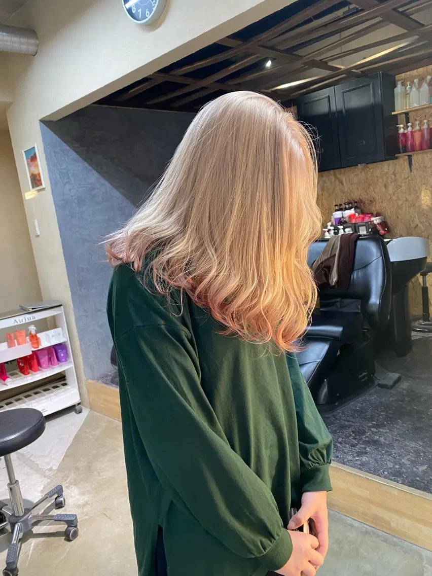 セミロング カラー ブリーチ ケアブリーチ ピンクカラー カット ヘアカラー トリートメント ブリーチムラ修正 /ハイトーン/青砥大のヘアスタイル