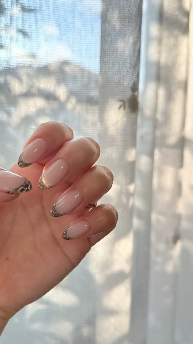 ネイル アニマル柄 フレンチネイル マグネットネイル ハンドネイル miel nailのネイルデザイン