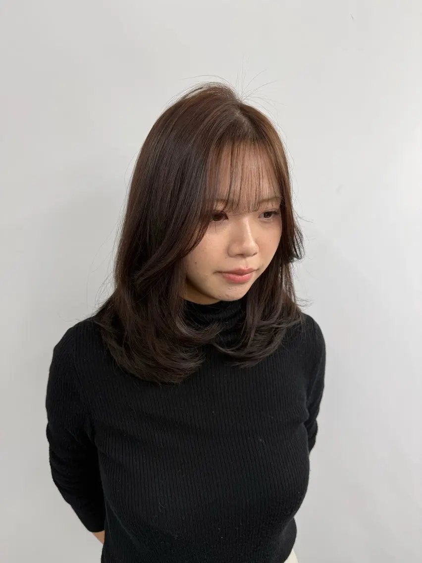 ミディアム レイヤーカット 𝙃𝘼𝙍𝙐🎀 韓国×エクステのヘアスタイル