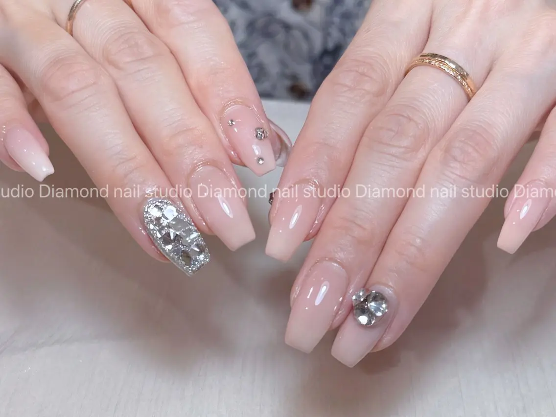ネイル アートネイル オーロラネイル フラッシュネイル ガーリー キラキラネイル ハンドネイル Una NAILMANAMIのネイルデザイン