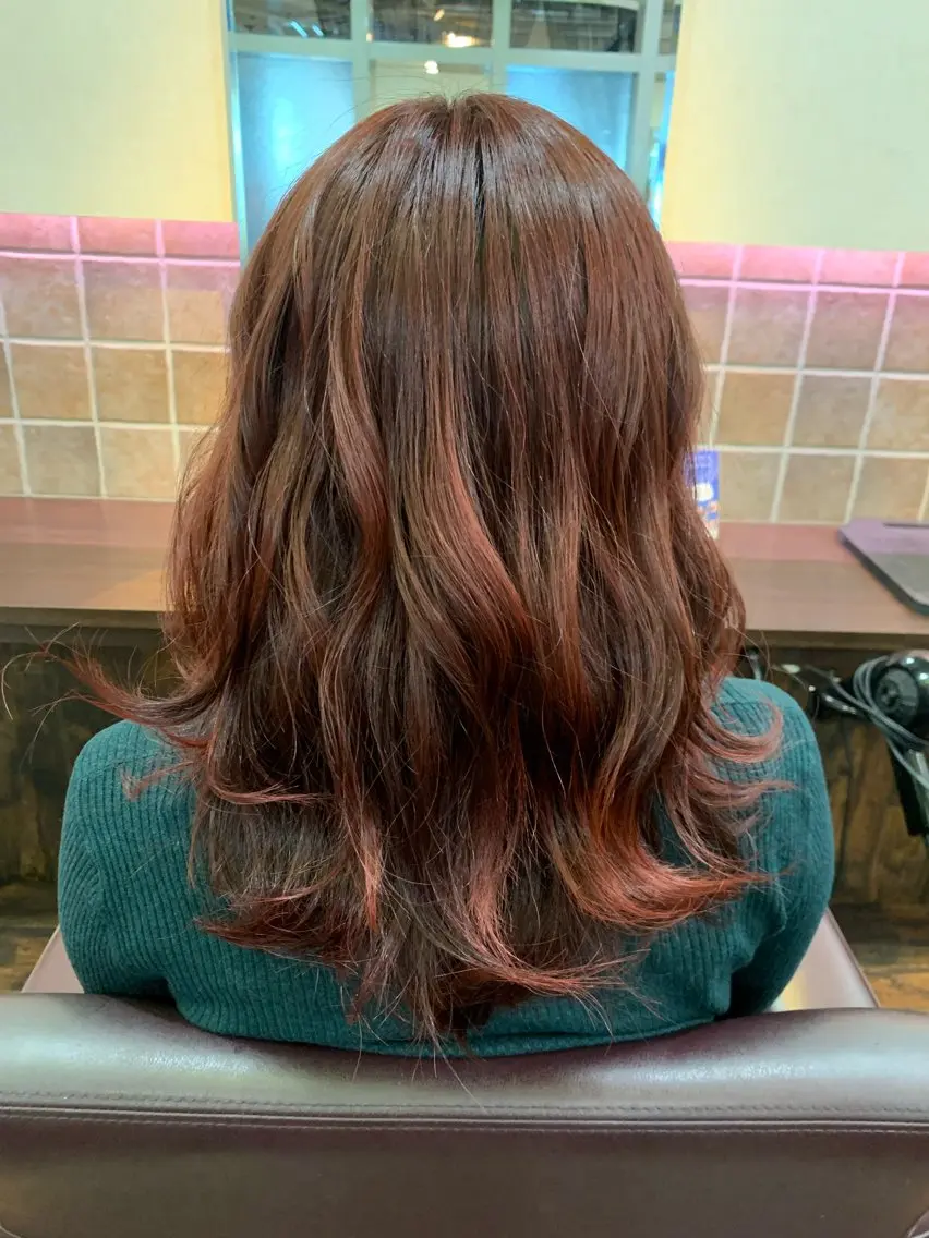セミロング カラー 佐藤 舞のヘアスタイル