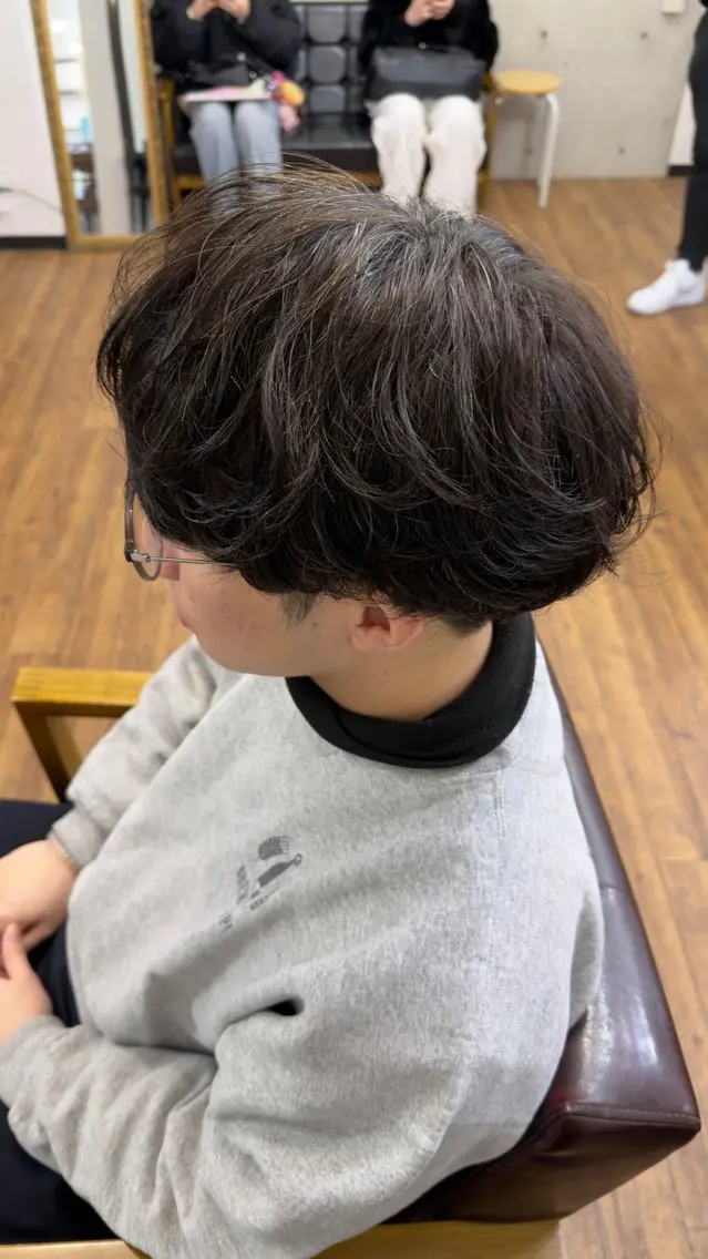 メンズ シャドウパーマ 曲がる縮毛矯正のヘアスタイル