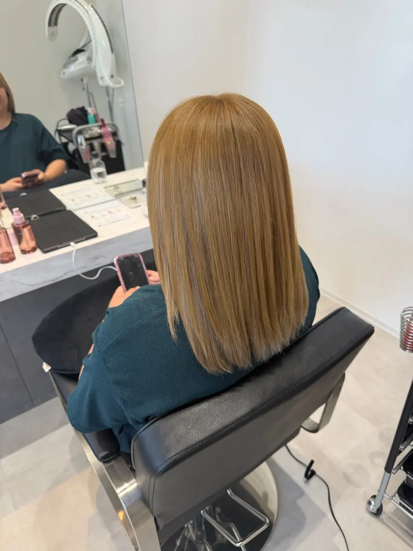ミディアム カラー 岡田 詠のヘアスタイル