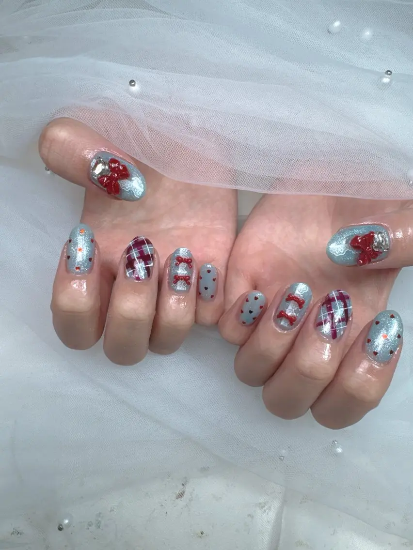ネイル フットネイル フレンチネイル ガラスフレンチ キラキラネイル 韓国ネイル ハンドネイル Queeens nailのネイルデザイン