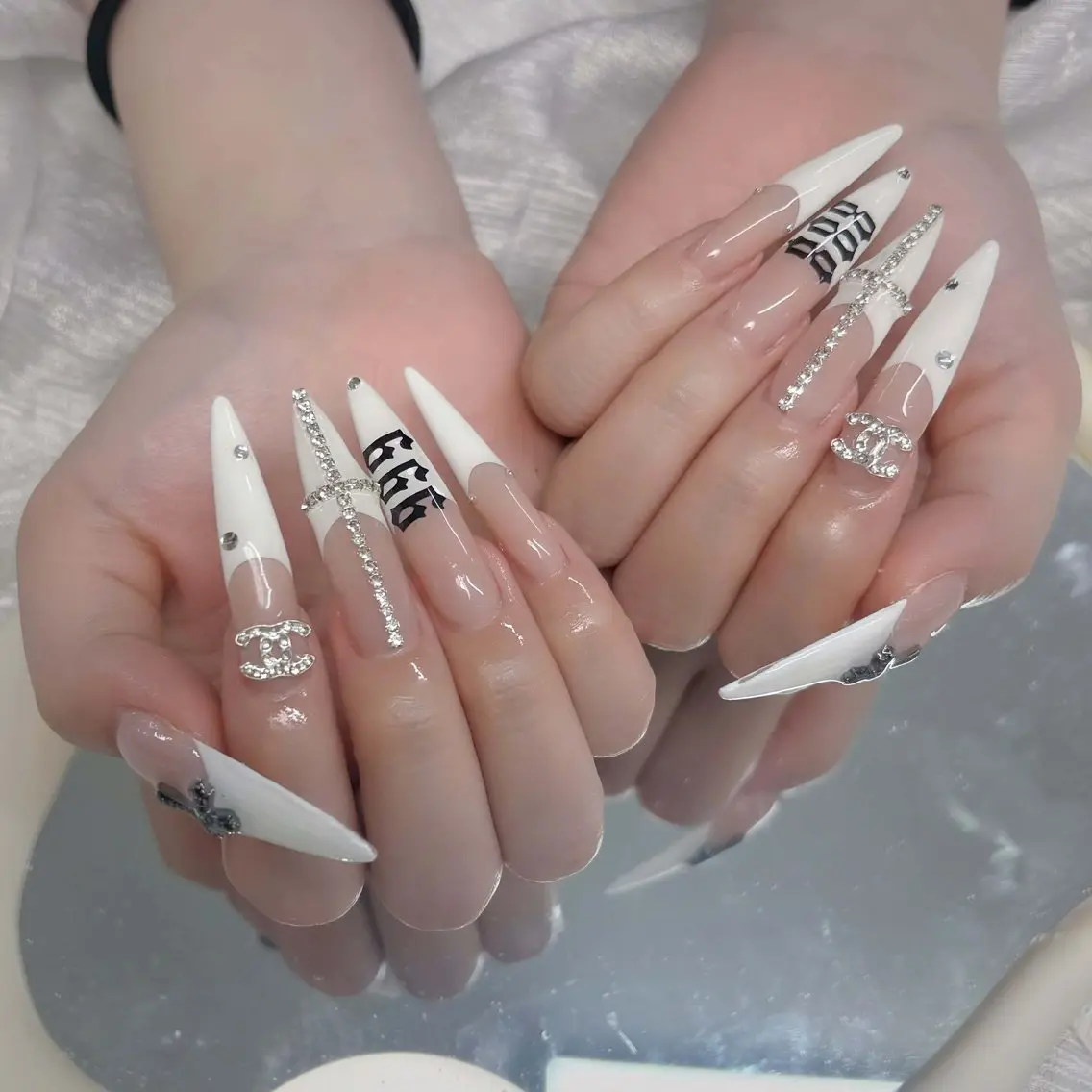 ネイル オーロラネイル チークネイル フラッシュネイル フレンチネイル ジェルネイル ハンドネイル ハンドケア Yumi chan Novaのネイルデザイン