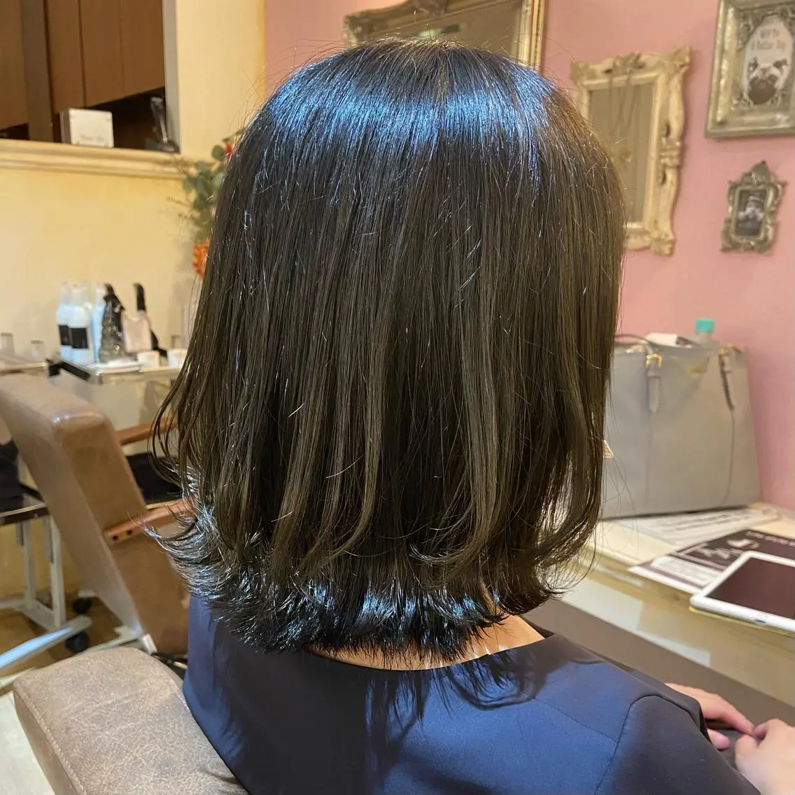 ミディアム カラー ヘアアレンジ ブリーチ ブリーチなしカラー オリーブカラー Plaatje💐 ゆずはのヘアスタイル