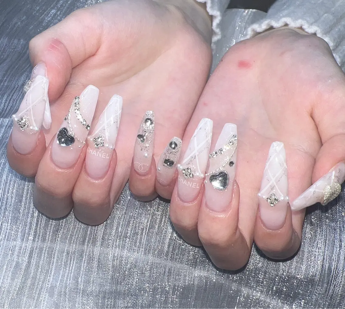 ネイル オーロラネイル チークネイル 長さ出し フットネイル フレンチネイル ハンドネイル Lee Nailsのネイルデザイン