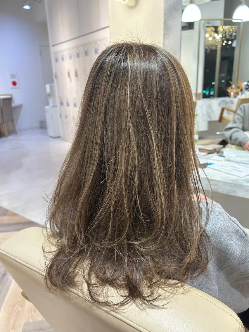 ロング カラー ハイライトカラー ハイライト カット ヘアカラー 大阪梅田/レイヤー/ ハイライト/yuuのヘアスタイル