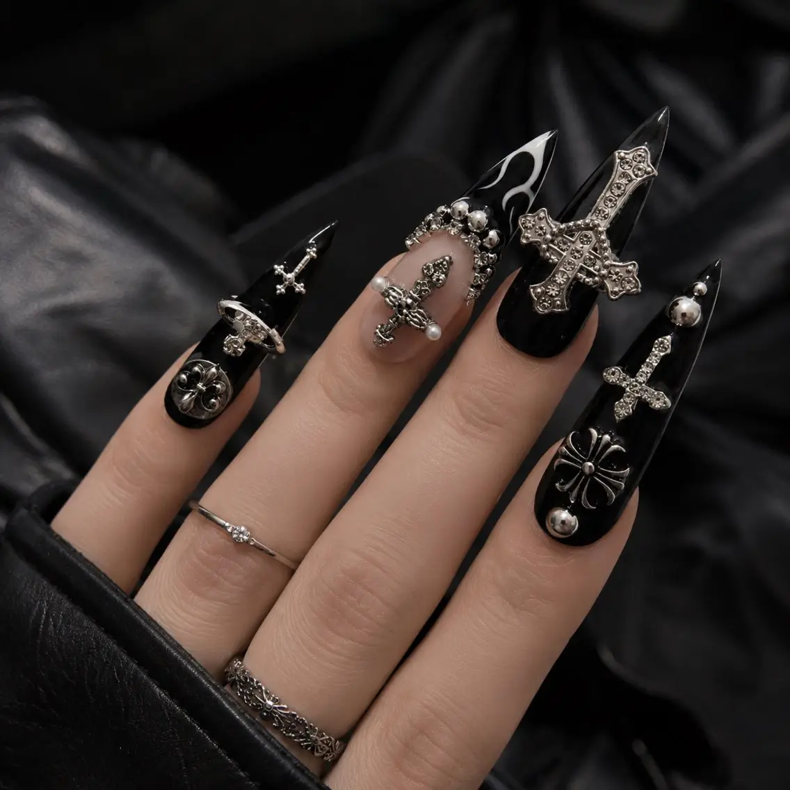 ネイル ガーリー キラキラネイル 韓国ネイル ロングネイル シンプルネイル ハンドネイル Genie Mika Nailsのネイルデザイン