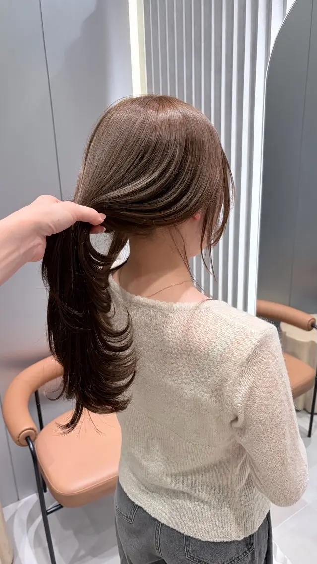 ロング カラー アッシュ オリーブアッシュ 顔周りカット レイヤーカット カット ヘアカラー トリートメント kei_____ SALOWINのヘアスタイル