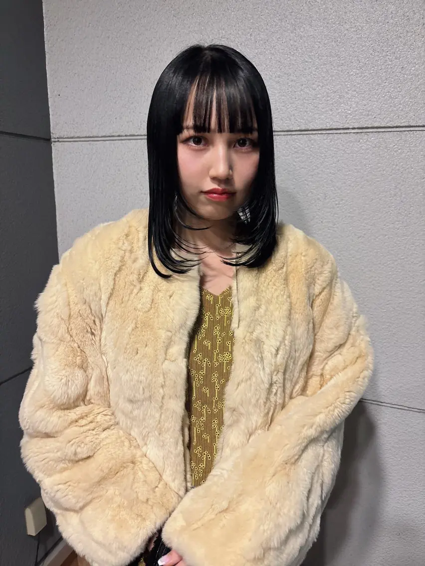 ミディアム カラー 黒髪 顔まわりレイヤー レイヤーカット 安藤楓華 fuka andoのヘアスタイル