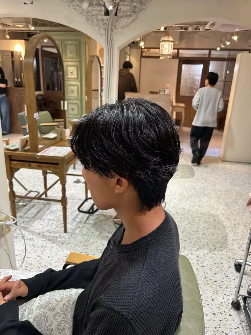 ショート パーマ メンズ フェザーパーマ メンズパーマ レイヤーカット momo🎀毛流れ パーマ/🚹限定のヘアスタイル
