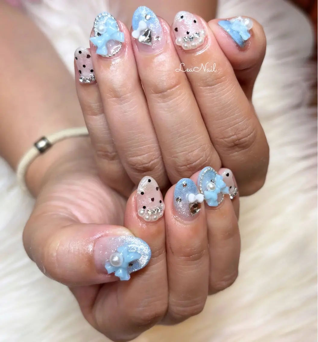 ネイル ドット 水色 マグネットネイル Lea Nailのネイルデザイン