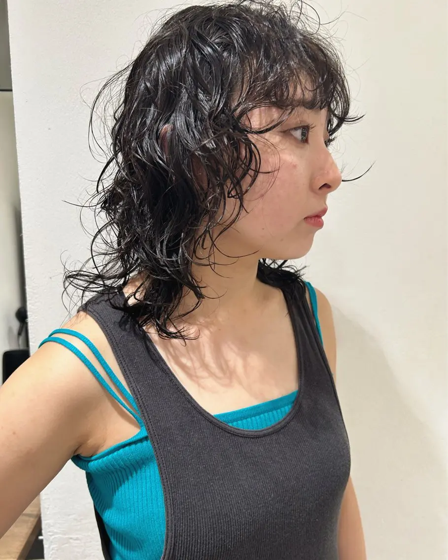 ミディアム パーマ ミディアムパーマ ウルフカット カット ヘアカラー パーマ 村上雅人 ナチュラルモードのヘアスタイル