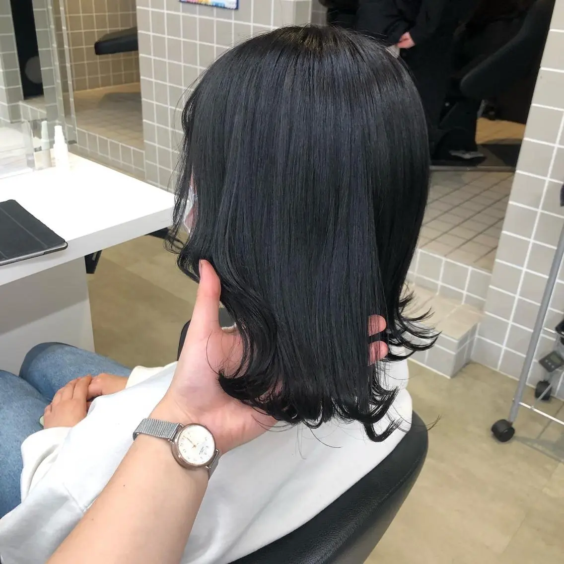 ミディアム 寒色/ベージュヘア ブリーチありMiOのヘアスタイル