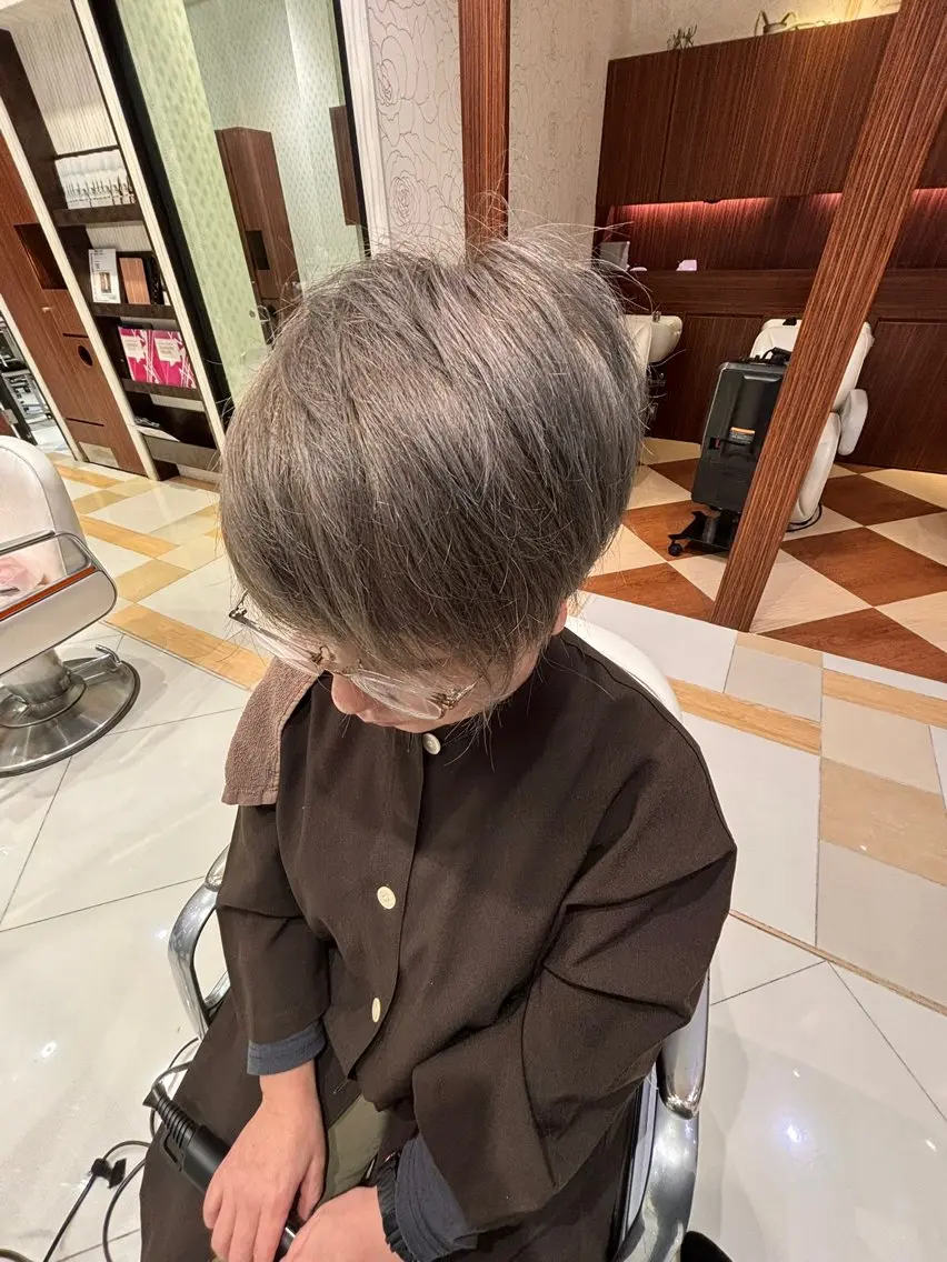 ショート カラー ヘアカラー トリートメント 高橋 佳那のヘアスタイル