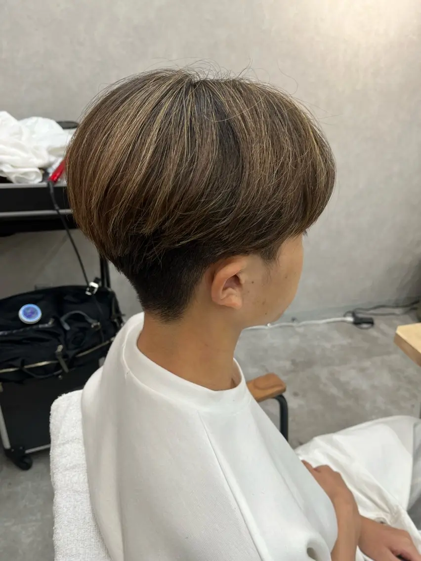ミディアム メンズ メンズハイライト メンズ韓国風 ハイライト 韓国風ヘア 大人女子&髪改善専門 Nobuフリーランスのヘアスタイル