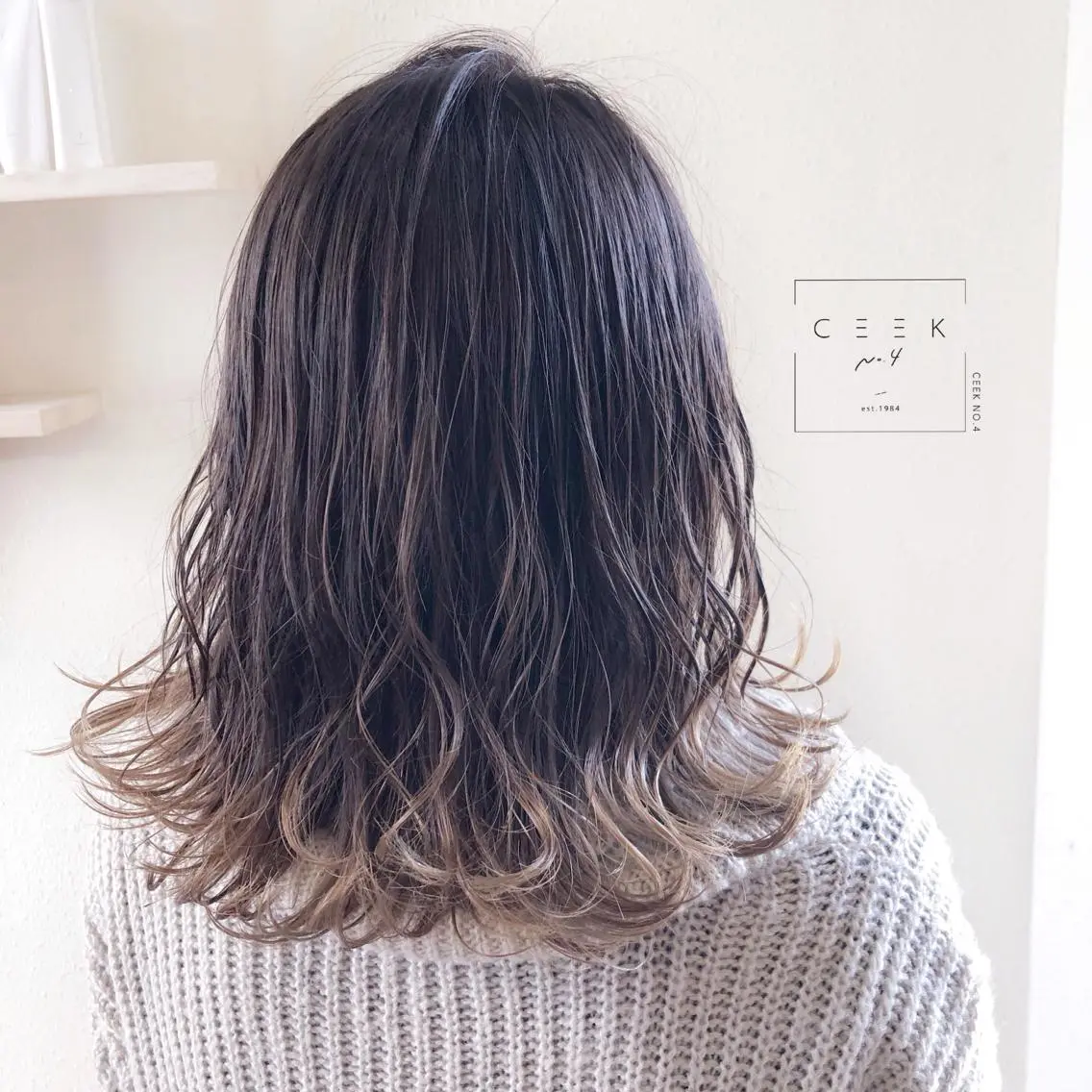 ロング カラー ブリーチ 中川 茜里のヘアスタイル
