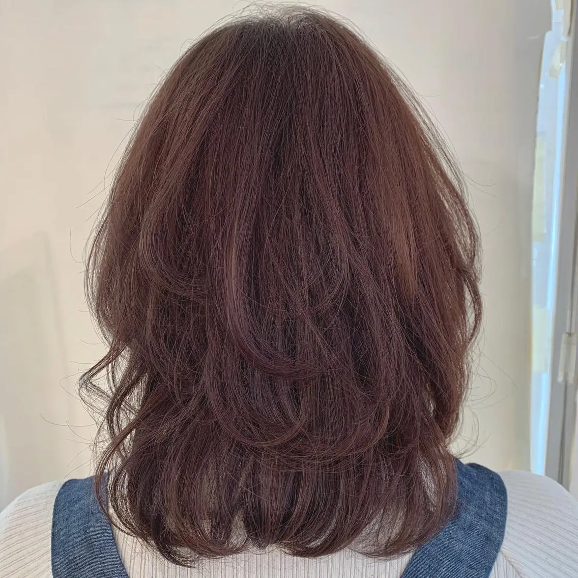 セミロング カラー パーマ レイヤーカット 加藤 綾華のヘアスタイル