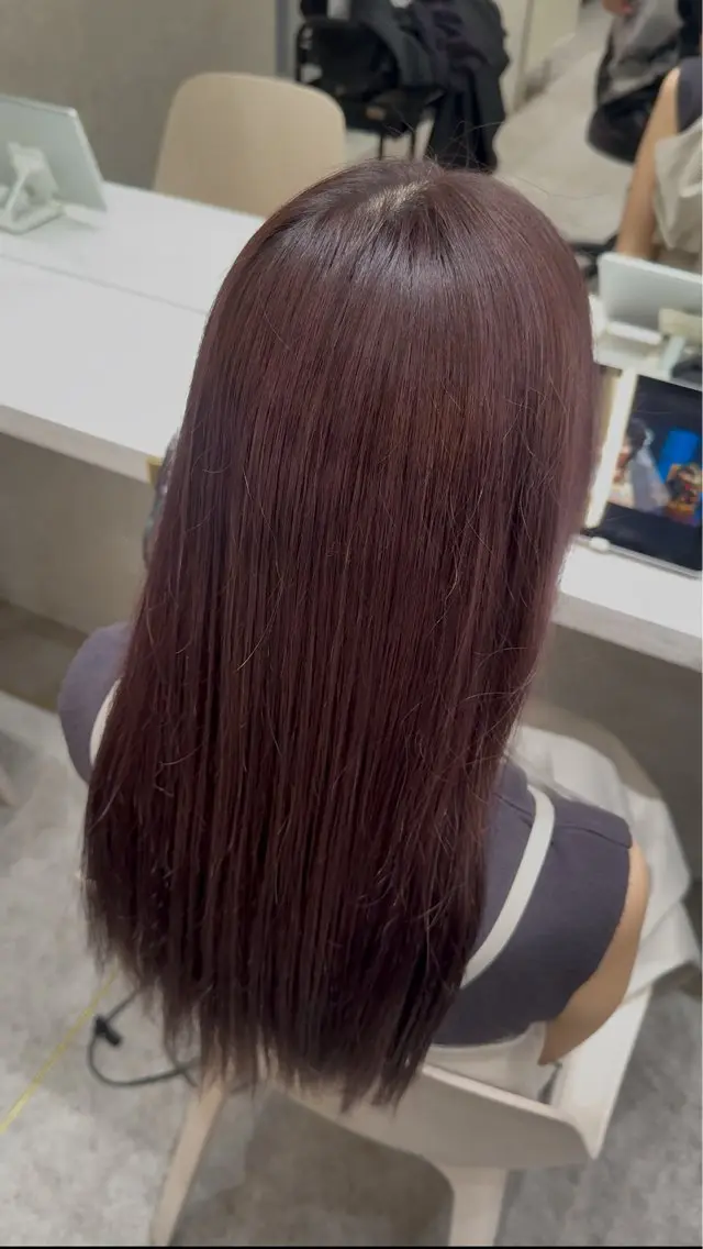 ロング ピンクラベンダー ヘアカラー トリートメント Nanami / ベージュ/グレージュのヘアスタイル