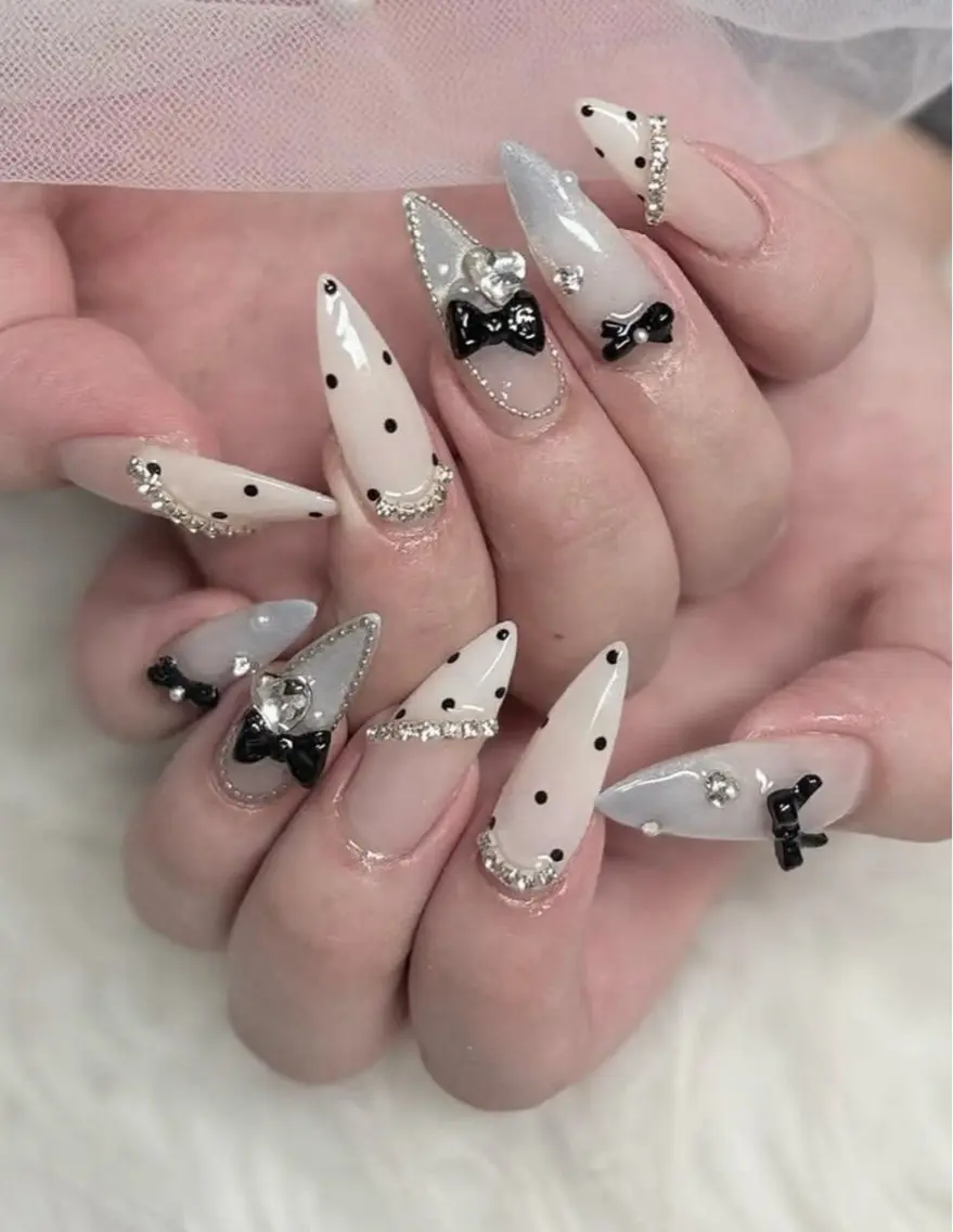 ネイル アートネイル ボルドー フレンチネイル ジェルネイル 氷ネイル・うるうるネイル ハンドネイル Julie Nail Hinのネイルデザイン