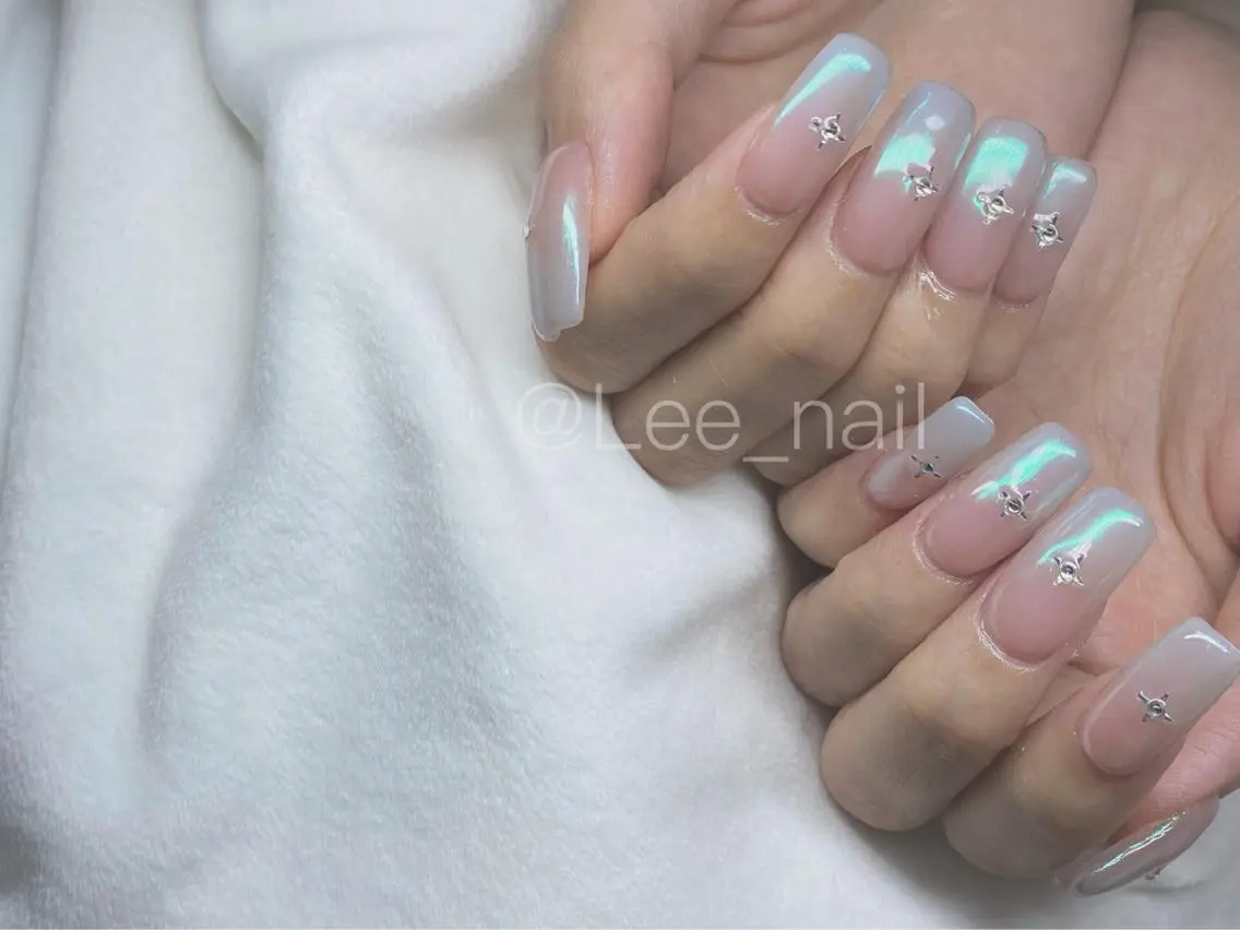 ネイル オーロラネイル ミラーネイル ハンドネイル Lee_ nailのネイルデザイン