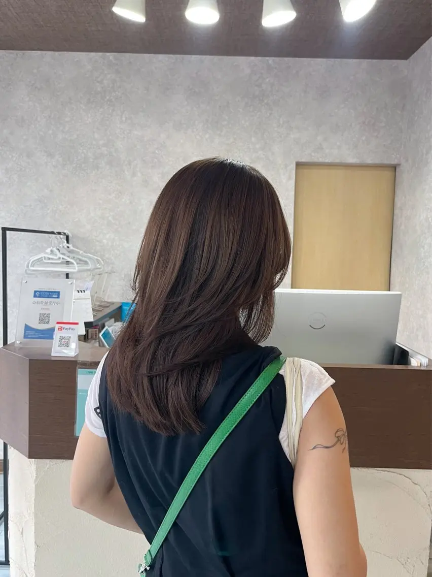 セミロング カラー ベージュカラー オリーブベージュ 村田梨乃/ minim hairのヘアスタイル