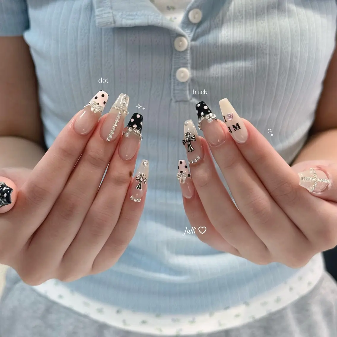ネイル フレンチネイル ジェルネイル キラキラネイル 韓国ネイル マグネットネイル Julli NailStudioのネイルデザイン